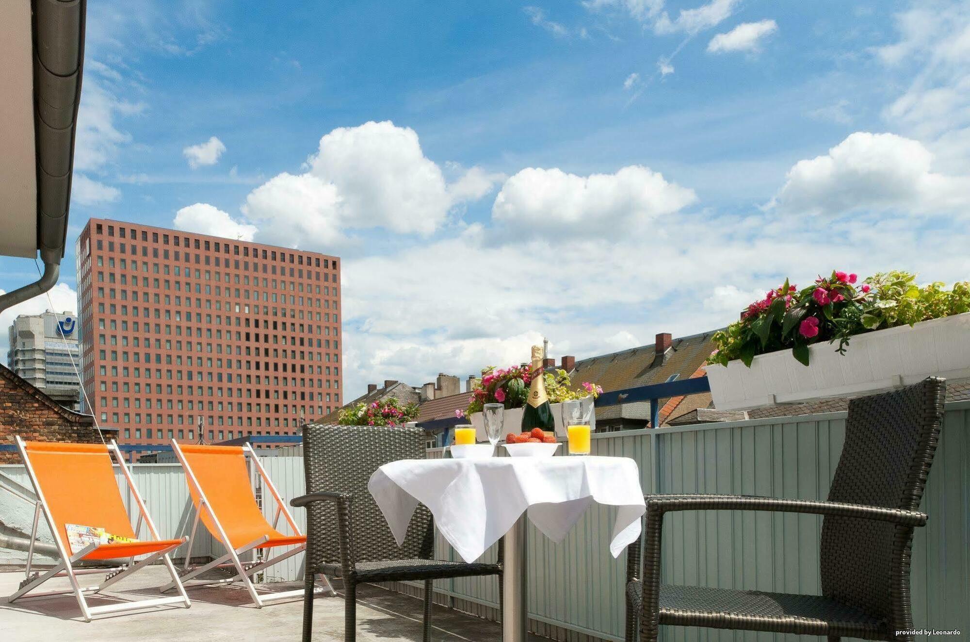 Hotel Plaza Frankfurt nad Menem Zewnętrze zdjęcie